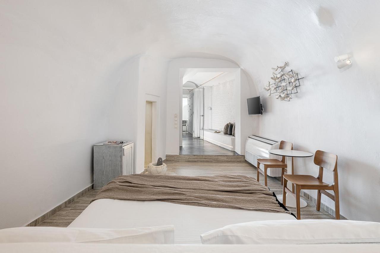 On The Rocks - Small Luxury Hotels Of The World Imerovigli  Room photo