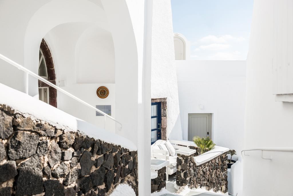 On The Rocks - Small Luxury Hotels Of The World Imerovigli  Exterior photo